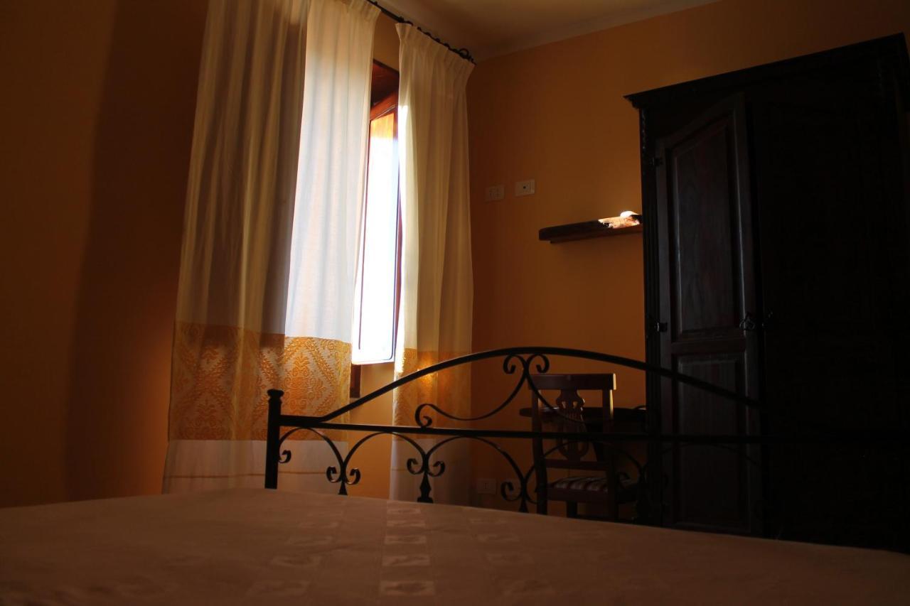 S'Alzolitta Hotel Magomadas Bagian luar foto